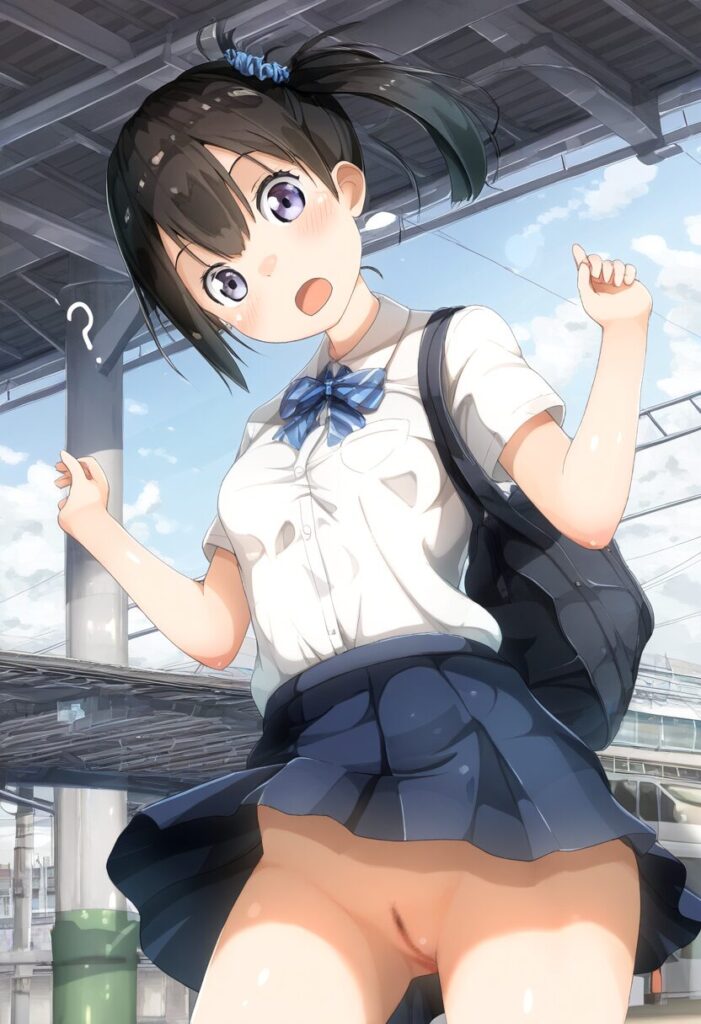 元気が取り柄の彼女は駅でスカート捲れ上がる