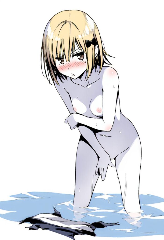 金髪の可愛い女の子はプールでジト目で全裸